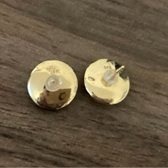 14k yellow gold stud earrings - Picture 5 of 6